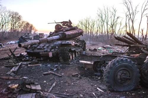 [ẢNH] Chiến sự Ukraine bùng nổ sau vụ pháo kích thiệt mạng chỉ huy ly khai miền Đông?