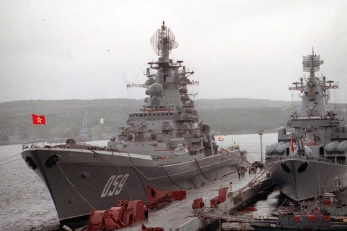 [ẢNH] Siêu hạm hạt nhân Đô đốc Nakhimov chỉ là "mục tiêu hấp dẫn" của tàu chiến NATO