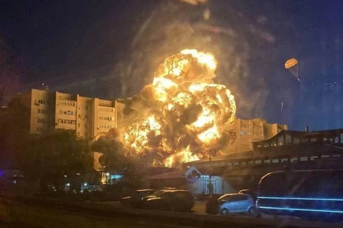 Cháy động cơ ngay khi cất cánh, ‘thú mỏ vịt’ Su-34 rơi trúng chung cư