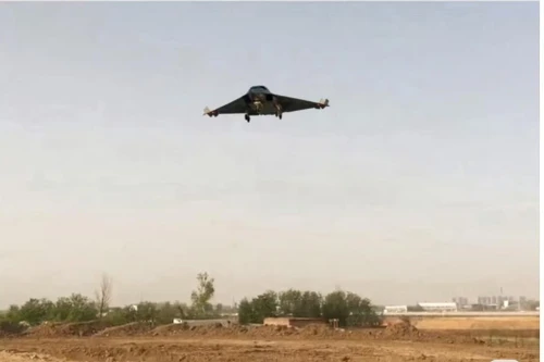 Hình ảnh mới nhất tiết lộ thiết kế đặc biệt của chiến đấu cơ tàng hình J-36 Trung Quốc