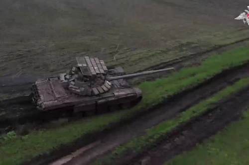 Xe tăng Nga nâng cấp 'mái che Javelin' sau khi chịu thiệt hại lớn