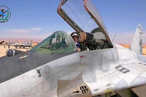 [ẢNH] Tiêm kích Israel bất ngờ tấn công thẳng vào căn cứ MiG-29 Syria