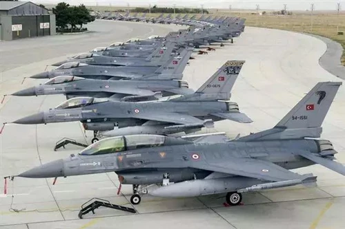 Tiêm kích F-16 hiện đại nhất cũng đã quá lạc hậu so với F-35