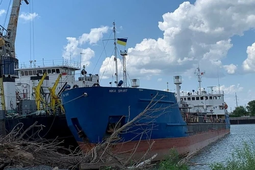 Ukraine bán thanh lý tàu chở dầu Nika Spirit của Nga 