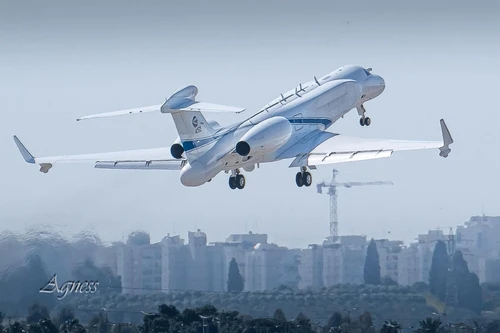 Máy bay do thám hiện đại nhất vùng Vịnh lần đầu cất cánh