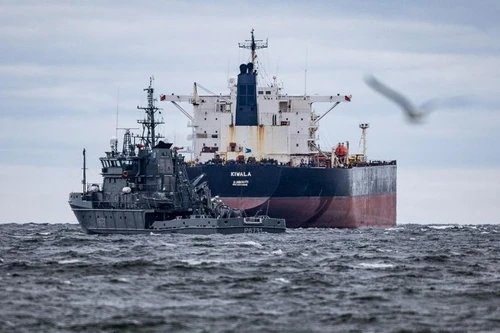 Estonia phải thả tàu chở dầu bị cáo buộc thuộc 'hạm đội bóng tối' của Nga