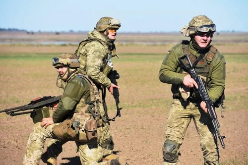 [ẢNH] Bộ trưởng Quốc phòng Ukraine bị ‘đảo chính’ vì không đẩy mạnh cuộc chiến Donbass