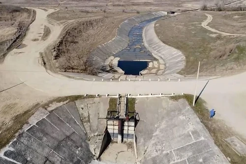 [ẢNH] Ukraine chỉ nối lại việc cấp nước cho Crimea khi có "thảm họa nhân đạo"