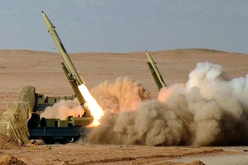 [ẢNH] Hàng chục tên lửa đạn đạo Iran "lên nòng", liệu vụ tấn công Israel có xảy ra?