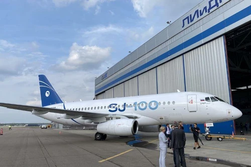 Máy bay SJ-100 đầu tiên sử dụng động cơ PD-8 nội địa chính thức ra mắt