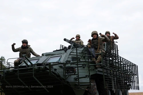 Ukraine tiếp tục sản xuất và bàn giao hàng loạt thiết giáp BTR-4E tối tân 