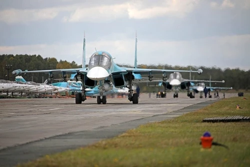 Không quân Nga nhận thêm hàng loạt máy bay ném bom Su-34 giữa tình hình nóng