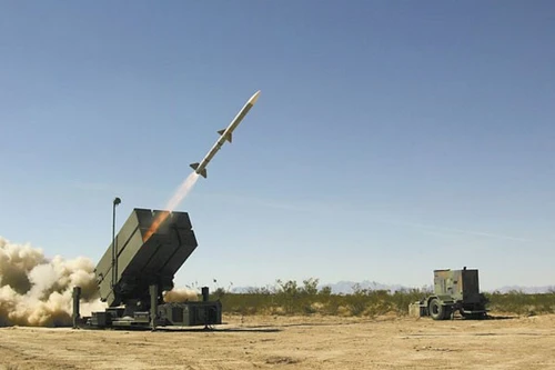 Lầu Năm Góc lý giải vì sao AIM-120 'không phù hợp để chống tên lửa hành trình'