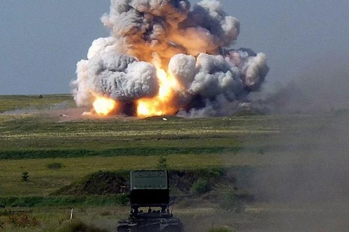Nga xác nhận tổ hợp phun lửa hạng nặng TOS-2 lần đầu tham chiến tại Ukraine