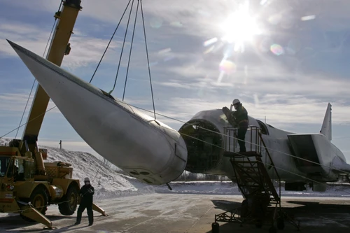 [ẢNH] Ukraine tự tay tàn phá nền công nghiệp quốc phòng khủng khiếp tới mức nào?