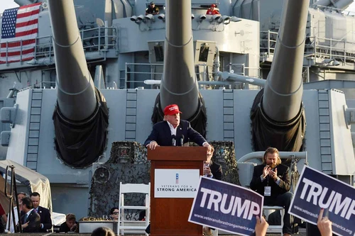 Tổng thống Trump gây bất ngờ với ý tưởng hồi sinh thiết giáp hạm