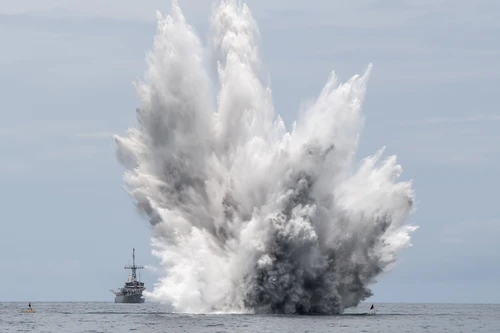 [ẢNH] Tàu hải quân Ukraine hỏng nặng do trúng thủy lôi của... quân nhà?