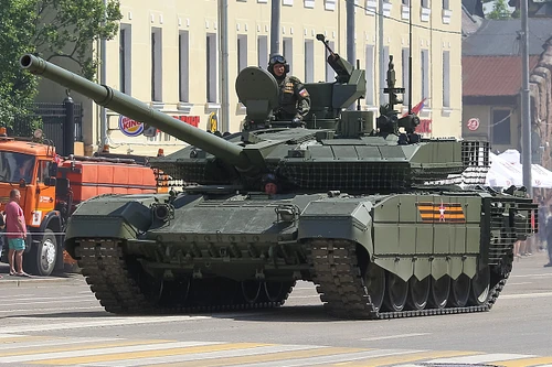 Cuộc ‘đối đầu trên giấy’ giữa xe tăng T-90M Nga và M1 Abrams Mỹ lại tiếp diễn