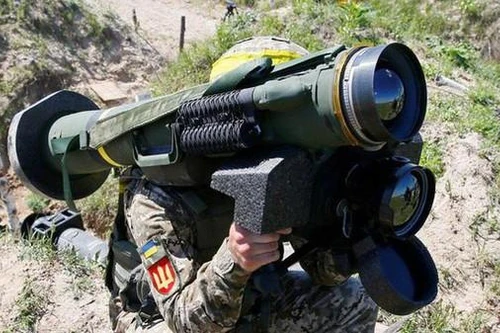 Quân đội Ukraine đang sử dụng mô hình thay cho vũ khí thật