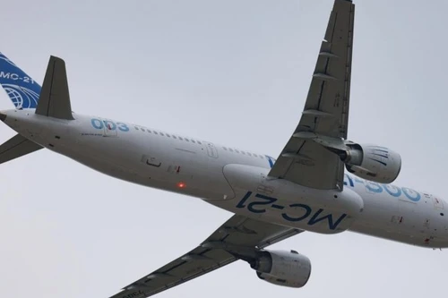 Cột mốc lịch sử của hàng không Nga khi máy bay MS-21 'hoàn toàn nội địa' lần đầu tiên cất cánh