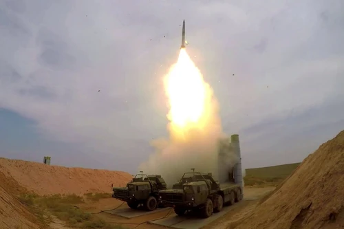 Tên lửa đắt tiền 48N6DM thuộc tổ hợp S-400 bị bắn hạ khi tấn công Kyiv