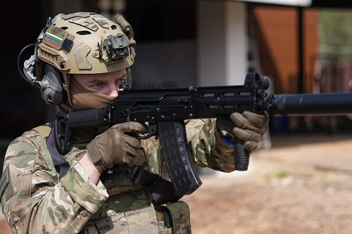 Quân đội Nga nhận lô súng trường nhỏ gọn AK-12K đầu tiên trong năm 2026 