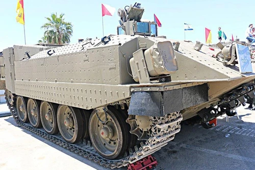 Ukraine có thiết giáp chở quân hạng nặng Achzarit hoán cải từ xe tăng T-55?