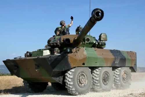 Xe tăng bánh lốp AMX-10RC quá dễ bị xuyên thủng