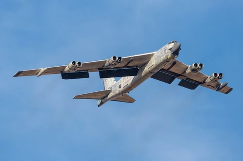 Mất bao lâu để 550 người Mỹ hồi sinh thành công chiếc B-52H Wise Guy?