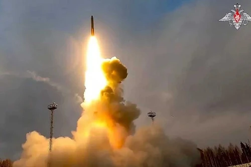 Chuyên gia: Tên lửa siêu thanh Oreshnik giúp Nga tung đòn đáp trả mạnh mẽ nhất