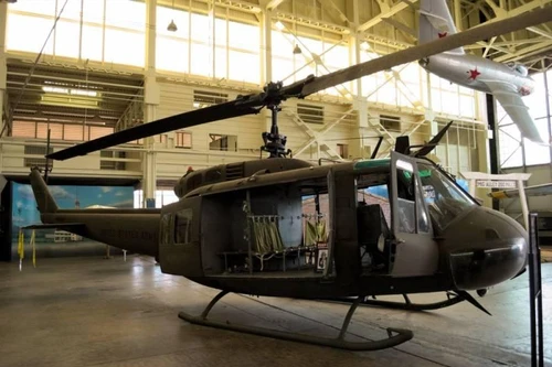 [ẢNH] Ukraine từ bỏ Mi-8 để sản xuất trực thăng từ thời... Chiến tranh Việt Nam