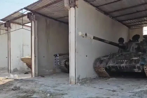 Phiến quân HTS tịch thu lượng lớn thiết giáp, chuẩn bị kiểm soát hoàn toàn Aleppo