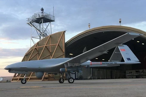 [ẢNH] Cấm vận phương Tây khiến UAV Bayraktar TB2 của Thổ Nhĩ Kỳ... mạnh hơn