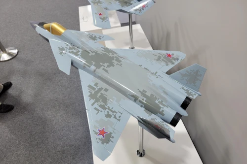 [ẢNH] Nga tiếp tục gây sốc tại MAKS 2021 với tiêm kích tàng hình bí ẩn MiG-49
