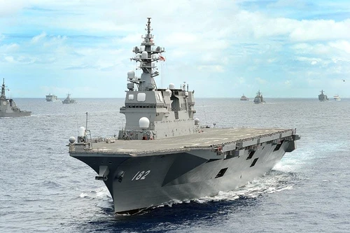 [ẢNH] Tàu sân bay Nhật Bản phô diễn hỏa lực không thua kém Đô đốc Kuznetsov Nga