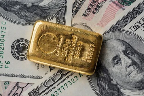 Thế giới bán tháo đồng USD, tích trữ vàng, do căng thẳng quan hệ Mỹ- Nga