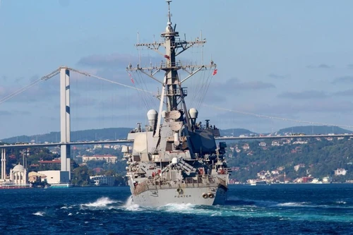 [ẢNH] Chuyên gia Nga giải thích lý do tàu khu trục Mỹ phải hủy bỏ việc đi vào Biển Đen
