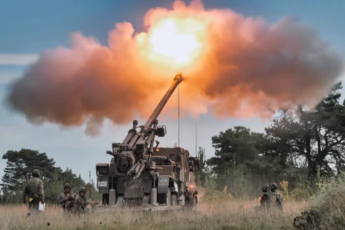 Pháo tự hành CAESAR vượt trội PzH 2000 và Archer trên chiến trường Ukraine