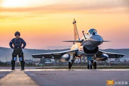 Tiêm kích J-10C có thêm hợp đồng lớn sau chiến tích bắn hạ Rafale và Su-30MKI?