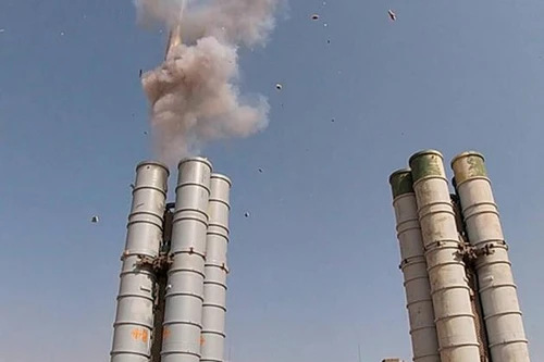 [ẢNH] Tiêm kích Israel tháo chạy khi nhận thấy S-300 Syria được kích hoạt?