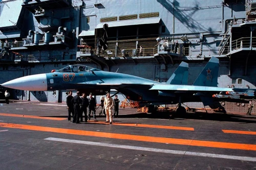 Tiêm kích hạm Su-33 - Phiên bản Flanker kỳ lạ nhất mà Nga từng chế tạo