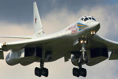 Oanh tạc cơ Tu-160 'nhanh và lớn nhất thế giới' của Nga vẫn khiến Mỹ lo sợ