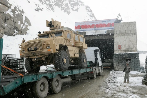 [ẢNH] Taliban lo sợ quân kháng chiến cho nổ tung đường hầm trên đèo Salang