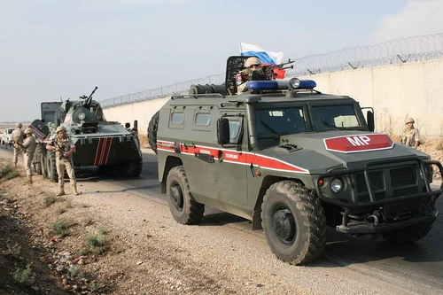 [ẢNH] Liên quân Nga - Syria lần đầu tiến vào thành trì nổi dậy tại Deraa