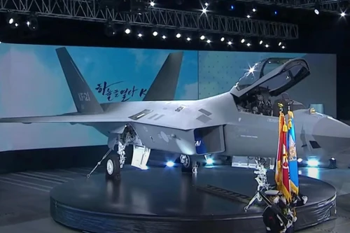 Hàn Quốc sản xuất hàng loạt tiêm kích KF-21 cạnh tranh với J-35