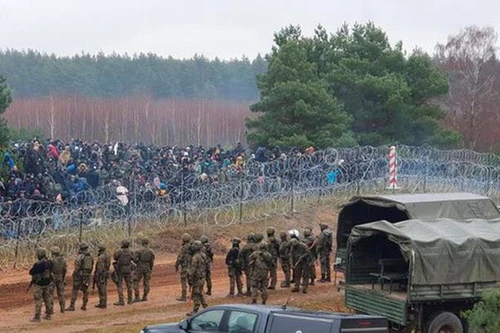 Xe tăng Nga xuất hiện ở biên giới Belarus - Ba Lan khi căng thẳng leo thang?