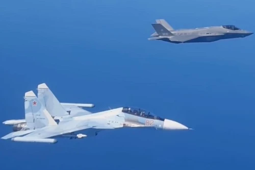 Phi công F-35 Italia xin nghỉ hưu sau cuộc ‘chạm trán hú hồn’ với Su-30SM Nga?