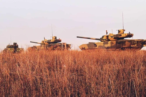 Nga tinh chỉnh xe tăng T-14 Armata từ thực tế chiến đấu