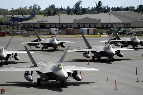 Quốc hội Mỹ cố ngăn Lầu Năm Góc sớm loại biên tiêm kích tàng hình F-22 Raptor