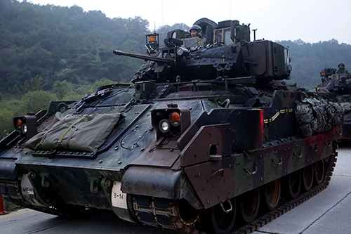 Xe chiến đấu bộ binh M2 Bradley trở thành cứu tinh của binh sĩ Ukraine